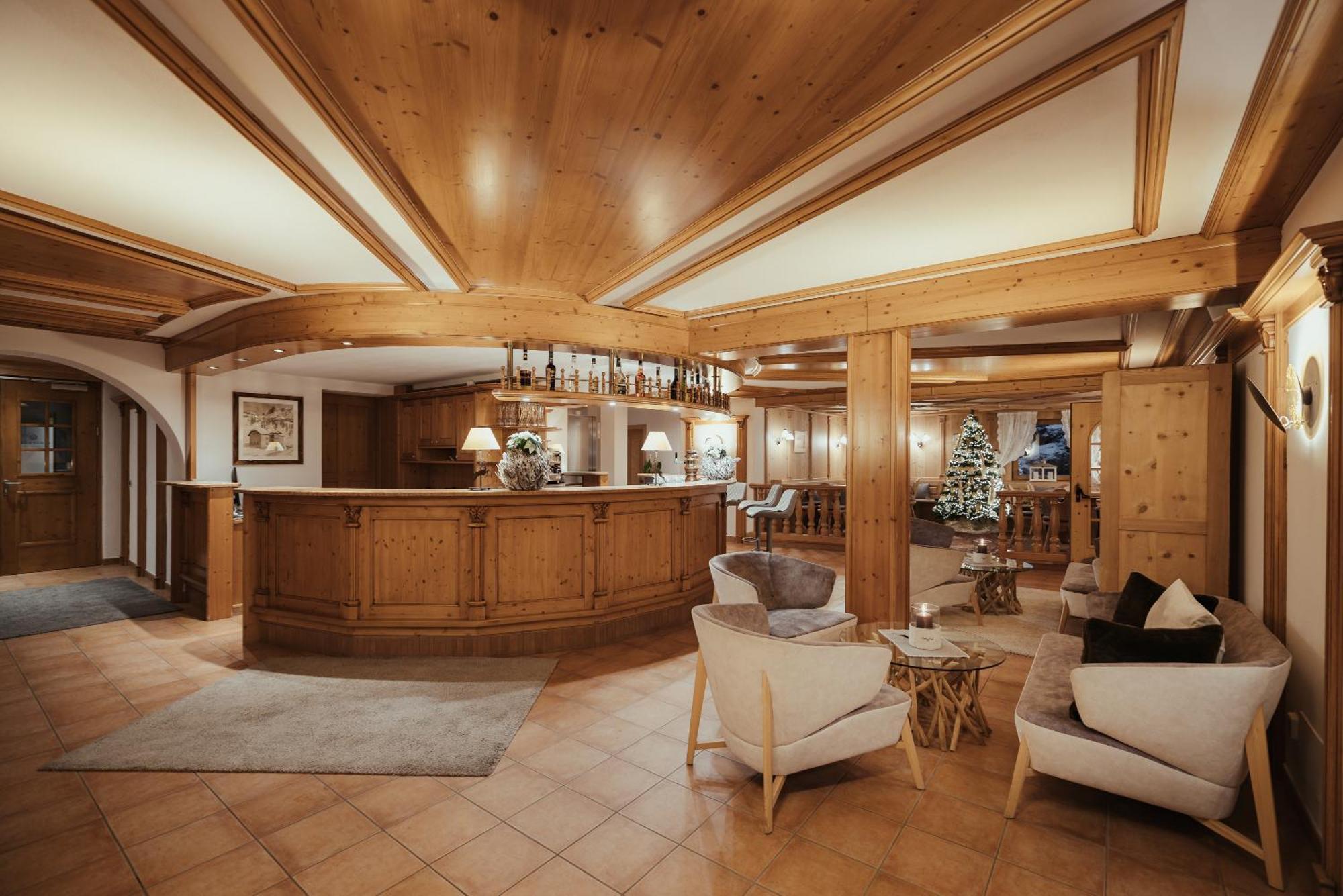 Villa Flora Mountain Lodges ซานกัสซิอาโน ภายนอก รูปภาพ