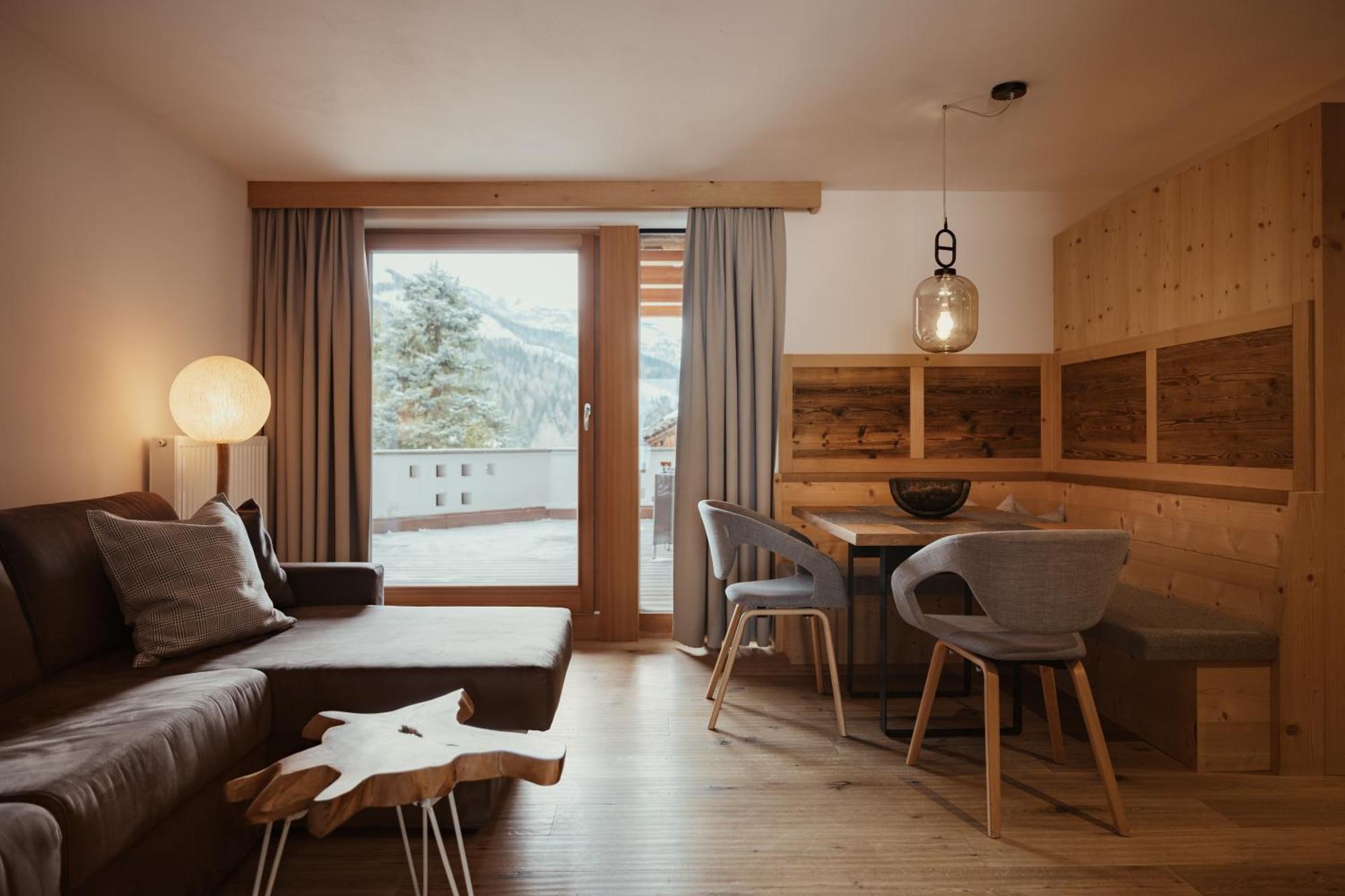 Villa Flora Mountain Lodges ซานกัสซิอาโน ภายนอก รูปภาพ