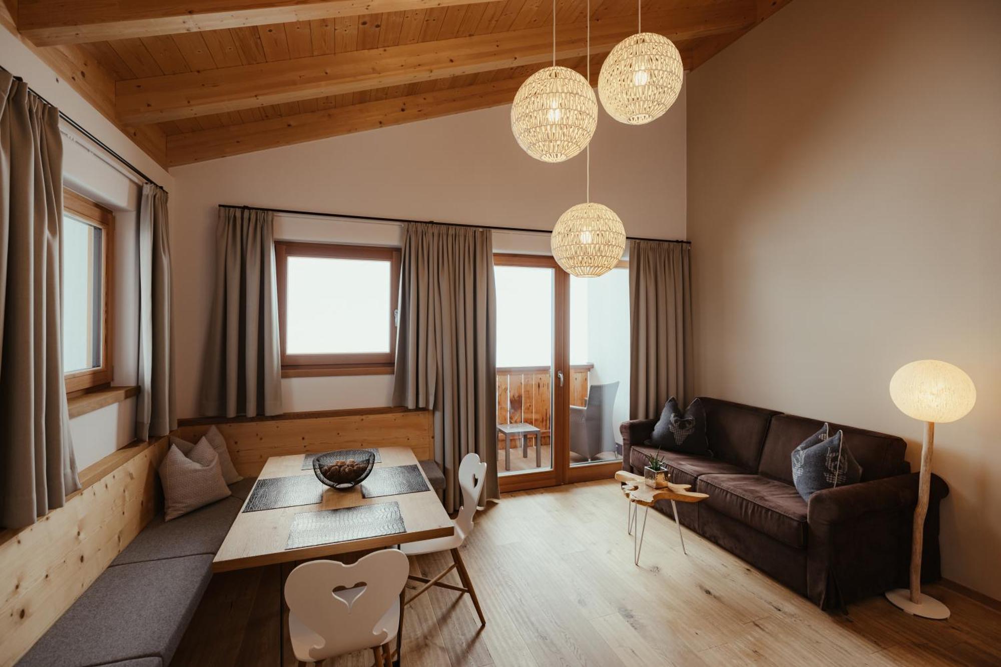 Villa Flora Mountain Lodges ซานกัสซิอาโน ภายนอก รูปภาพ